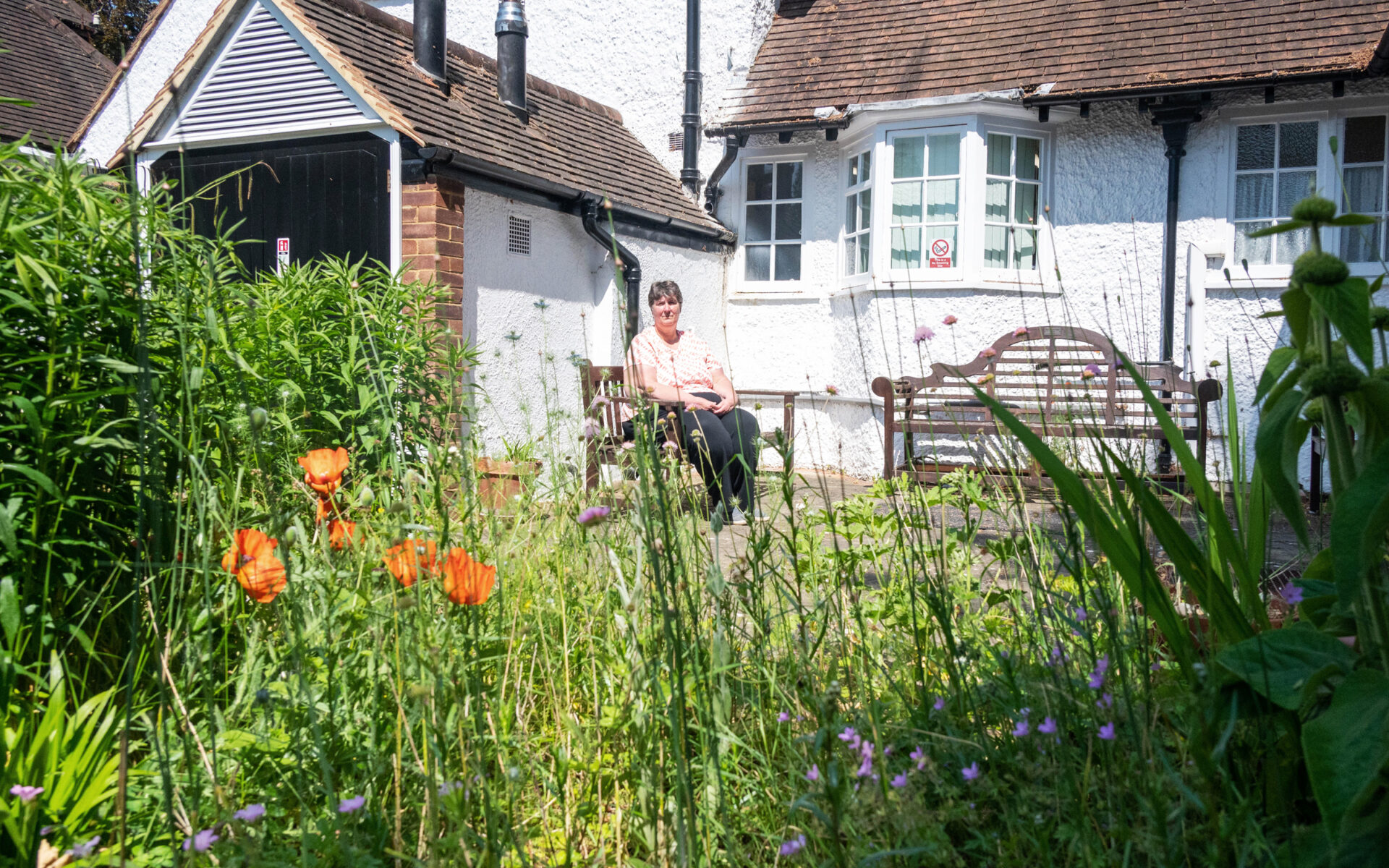 Exterior Settlement Bench People
