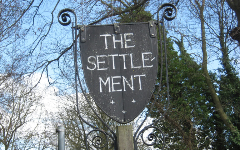 Exterior settlement sign