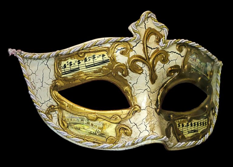 Mask opera theatre perform show