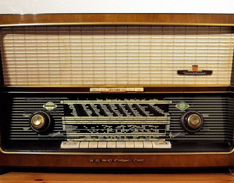 Detmold radio 1954856